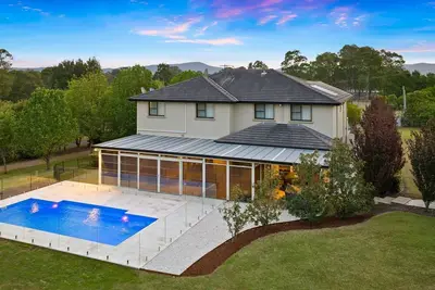 Image de Spoil someone special at this luxe Hunter Valley Estate - stunning luxury in super central location