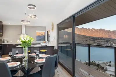Image de Classy Conifer | Lake and Mountain Views