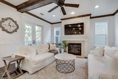 Image de Beargrass Luxury Home- Heated Pool!