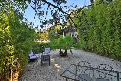 Image de Studio tout confort, au calme, piscine dans le jardin et plages a proximité
