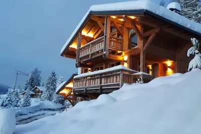 Image de Chalet de Luxe-Vue Panoramique- Très lumineux-Spa extérieur-Tous frais inclus.