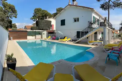 Image de Maison Entiere 200 M² 12\/15 Pers. Piscine Privee- 400m Plage Royan Parc - Calme