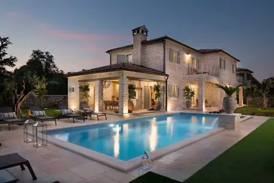 Image de Exquisite country villa for 8 with pool, organic garden and playgrounds