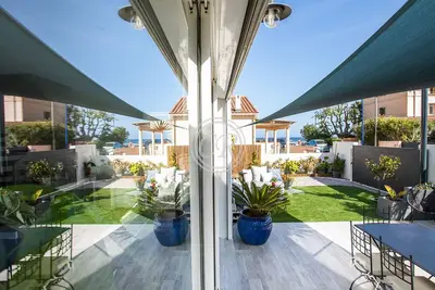 Image de Superbe villa contemporaine Pied Dans L'Eau - plage de l'Ayguade