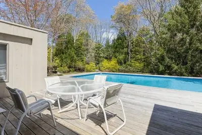 Image de Single family home walking distance to the Beach!