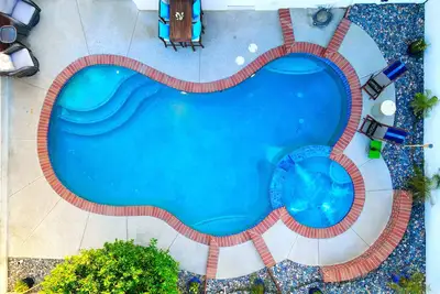 Image de Enjoy La Crescenta Living. Work, Play, Swim.