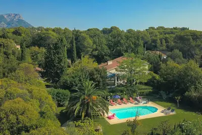 Image de Appartement A\/C grand calme dans propriété avec piscine - proche des plages.