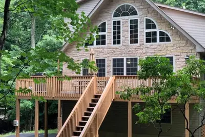 Image de 5bed 3bath Chalet w/ hot tub, pool table, ping pong table, fire pit, pet friendly