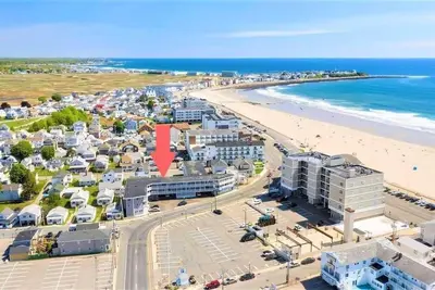 Image de Stay Steps from Beach with Pool, A/C & Parking!