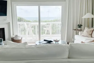 Image de Lower Summer 2025 Rates for Open Days! Gulf front 2br w/super loft Dog friendly!