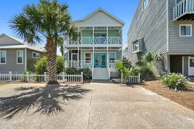 Image de Lower Summer 2025 Rates for Open Days! 3 Br/3 Ba Cottage -Dog Friendly!