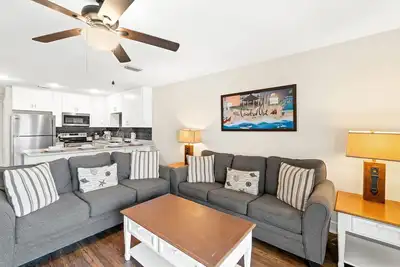 Image de Lower Summer 2025 Rates for Open Days! Gulf View 2br/2ba, Short Walk To Beach!