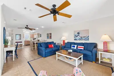 Image de Lower Summer 2025 Rates for Open Days! Gulf view, Lake-front, 2br/2. 5ba