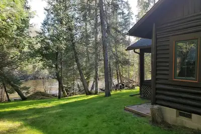 Image de Grayling, Mi - Fisherman's Log Cottage on the \"Holy Waters\" of the AuSable River