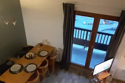 Image de Duplex Skis Aux Pieds - Vue Montagne