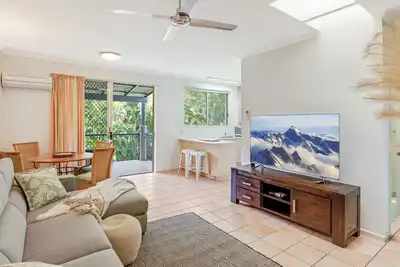 Image de Baden 28 - Rainbow Shores. Top Floor Unit. Air conditioned. Walk to Beach