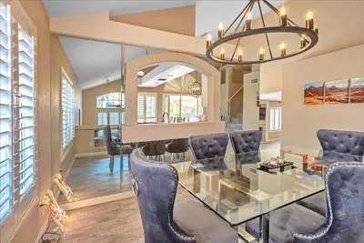 Image de Relaxing Poolside Getaway in Henderson: Sleeps 10 for Ultimate Comfort!