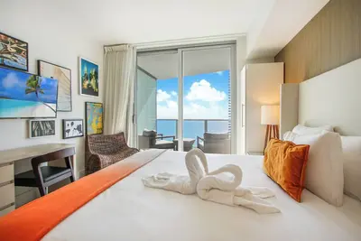 Image de Oceanfront Building; rooftop pool, 1 Bd condo with Ocean Views Guaranteed