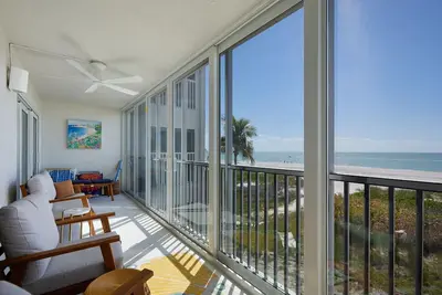 Image de Spectacular Sanibel Surfside Gulf Front Residence