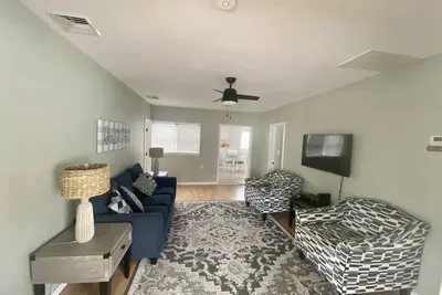 Image de Premier Host- 3 Br Seaside Park Cottage, One Short Block to Beach, Kit, Liv Room
