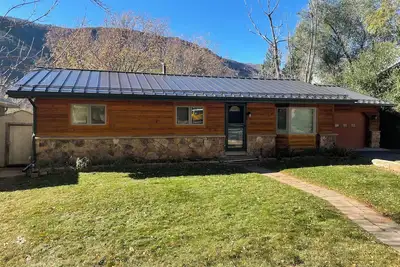 Image de The Bennett Haus - Large Home Close to Downtown