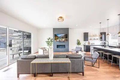 Image de Free Ski Rental! Great for Families – Park City Modern Ski Home w\/ Private Hot Tub, 7 Mins to Skiing