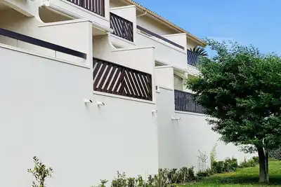 Image de Appartement 60 m² - 4 à 6 personnes - Piscine. Plage à 700 m. Vue sur montagne