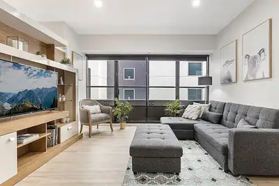 Image de Executive Unit with Pool and Gym near Riverfront