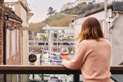 Image de Harbour Breeze - on Harbour with hot tub