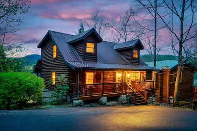 Image de Spacious 5 Br/Triple Deck/View from top/close to all attractions in Gatlinburg.
