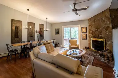 Image de Luxury Adirondack getaway with 4 private ensuites