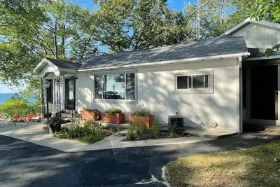 Image de Lake Michigan Cottage w\/ 265 ft of Private Beachfront! Perfect family getaway!