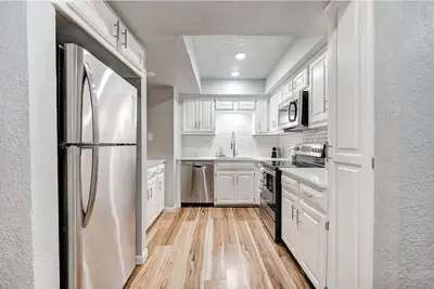 Image de Mid-Century 2-Bedroom (10% Off\/Month, 5%\/Week)