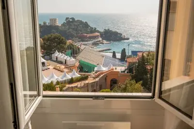 Image de Just on border of Monaco, a front of legendary Monte-Carlo Tennis club /beac
