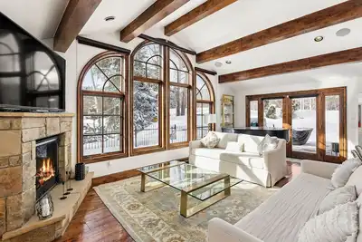 Aspen Paradise! Relax & entertain indoors and outdoors in comfort and serenity.