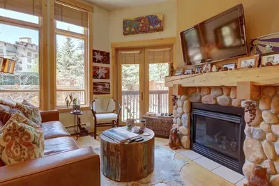 Image de First Floor Condo with hot tub, Outstanding Location. Tx106