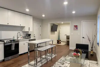 Image de Unit 101 · Renovated, 1 mile from Yale!