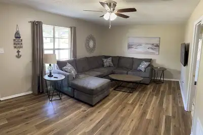 Image de 3 Bedrooms, 2 Full Baths Near The Beach