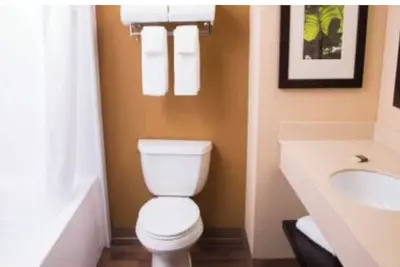 Image de Weekly efficiency room with direct access to major interstate.