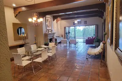 Image de Sunshine Family Getaway. Nice Condo Near I10 With 4 Queen Beds Great View.