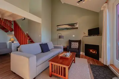 Image de Tonquin Beach I Ocean View I Downtown I Fireplace