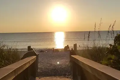 Image de Beach & Sunsets Condo!