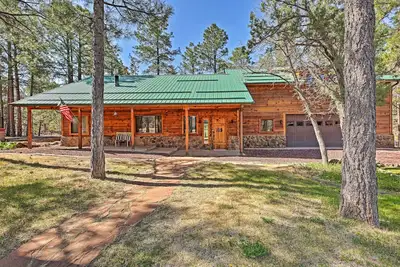 Image de 2 Decks & Game Room: Expansive Family Cabin