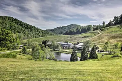 Image de Romantic Log Cabin Escape on Delfosse Winery!