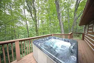 Image de Accommodating Mountain Cabin w/ Theater & Games
