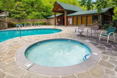 Image de Gatlinburg - The Big Kahuna - 9 Bedrooms - Sleeps 32