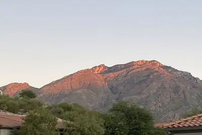 Image de Summer discount! , two pools, gym & near hiking! Mountain View’s!