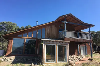 Image de Rare Find! Quiet, Strawbale Home with Epic Mountain Views and Hiking