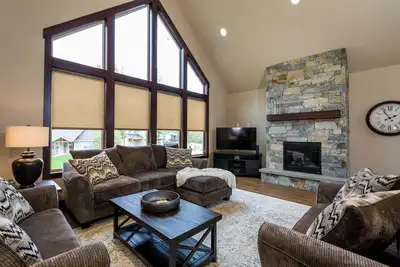 Image de Luxury home w/fireplace and large deck near Glacier National Park - Cedar Pointe Lookout