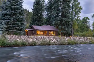 Image de The Call of the Water - Private luxury cabin on river in San Juan Nat Forest!